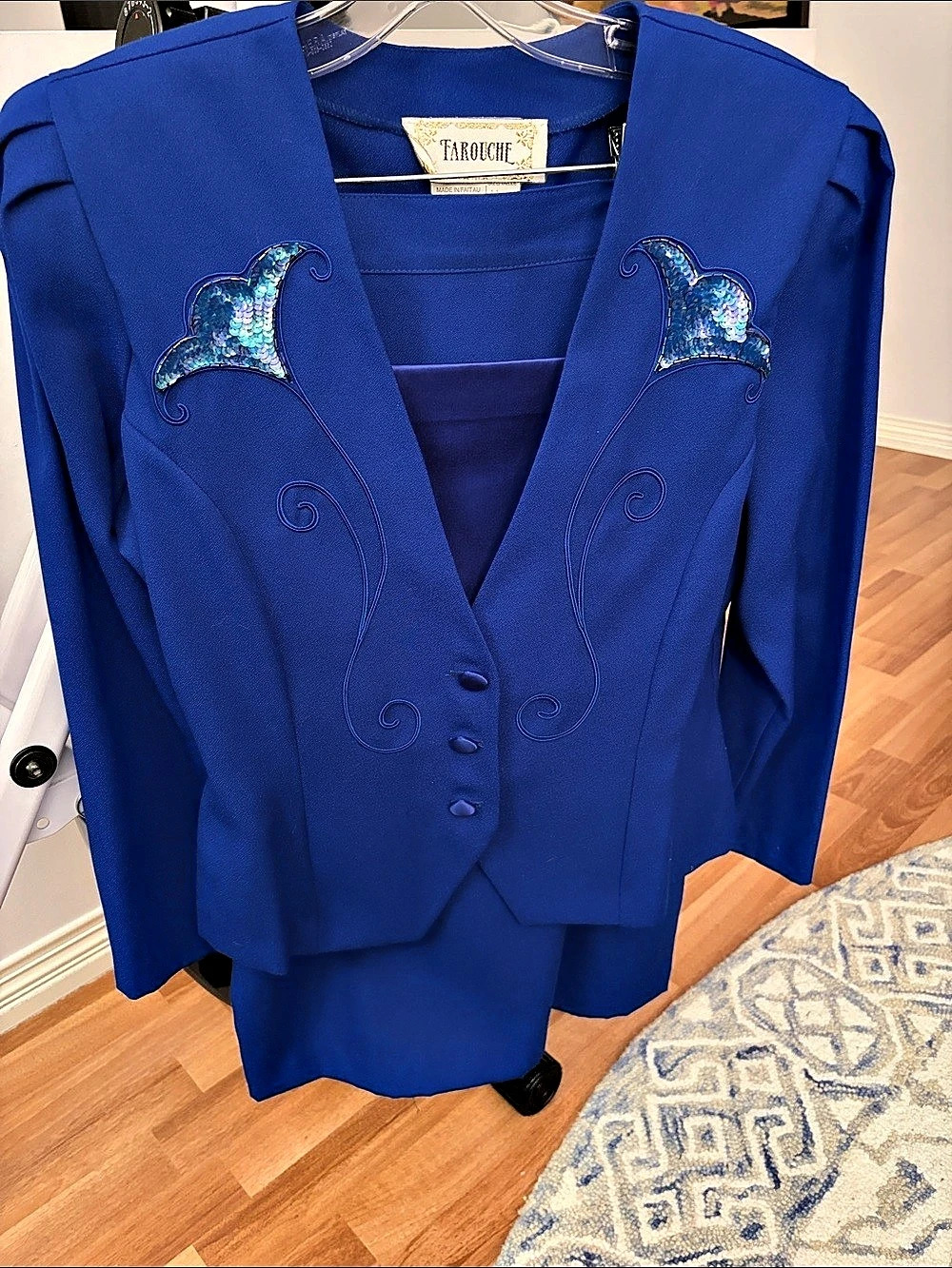 FAROUCHE Blue Embellished Skirt Suit Like New
Vintage collection 1980’s oh